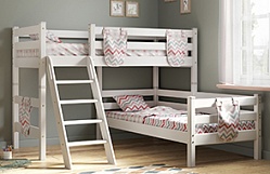 Кровать Соня вариант 8 угловая с наклонной лестницей Белый полупрозрачный в Венгерово - vengerovo.mebel54.com | фото